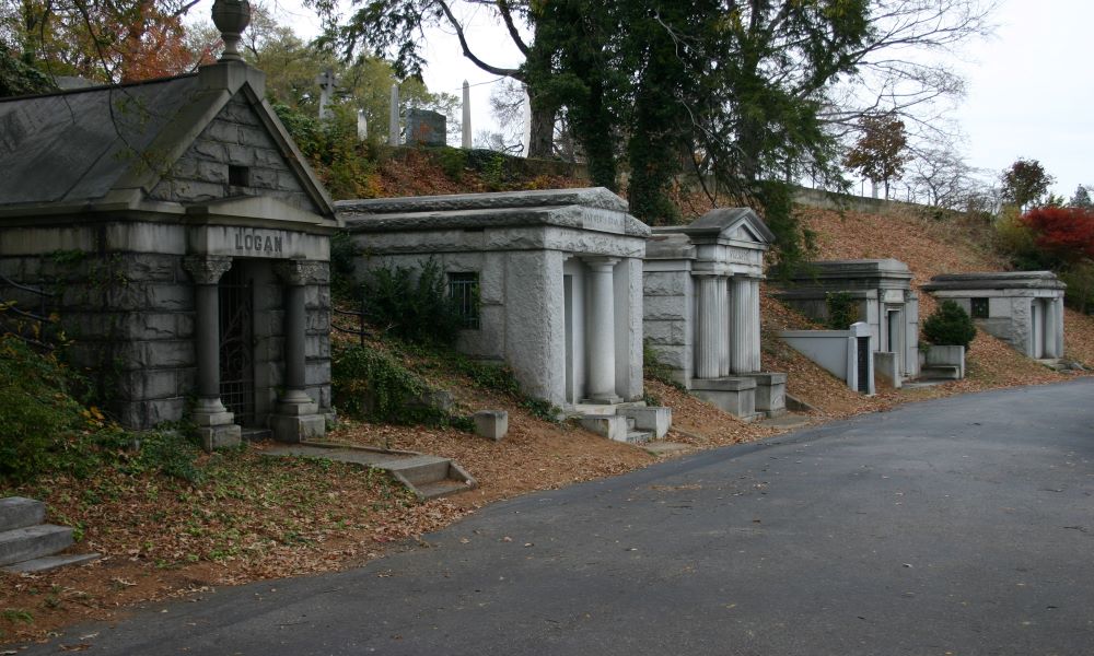 spooky cemetery - hollywood cemetery - virginia