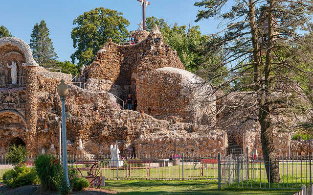 “The Grotto of the Redemption, West Bend, Iowa” by Carl Wycoff is licensed under CC BY 2.0