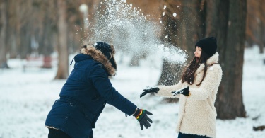 couple-playing-during-winter