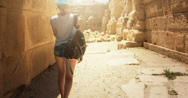 woman-at-roman-ruins