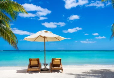 turquoise sea, deckchairs, white sand and palms, sun, very beautiful nature