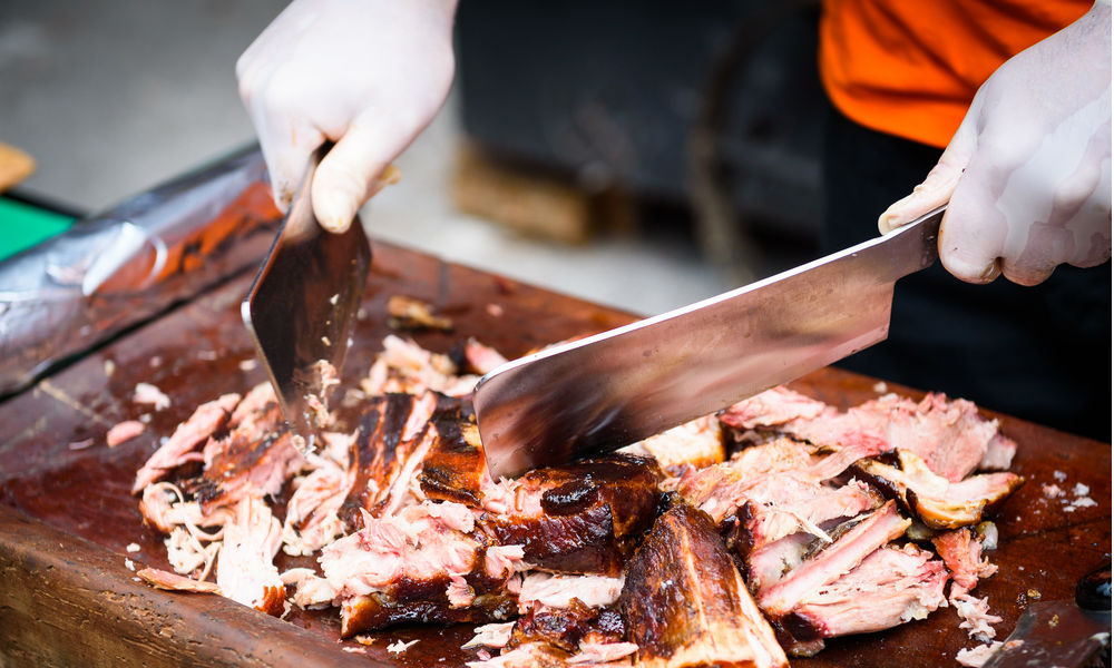 barbecue-chopping_up_meat