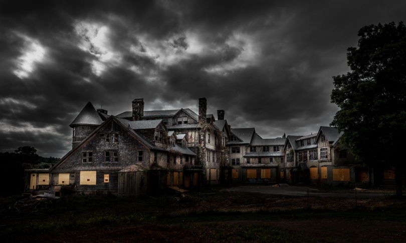 The Spookiest U.S. Ghost Tours To Join This Fall | Going Places