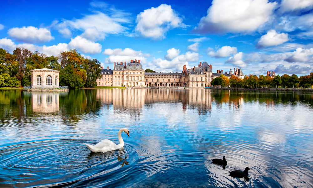 Best day trips from Paris: Swan Lake in front of Fontainebleau Castle, France